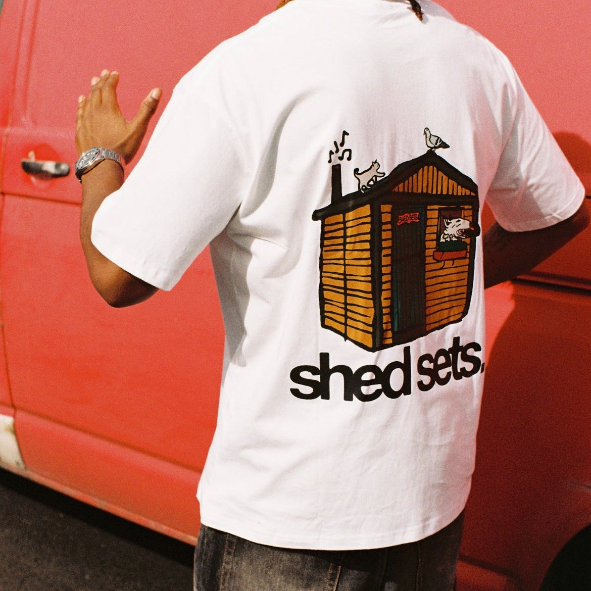 Shed Sets Graphic T-shirt (WHITE)