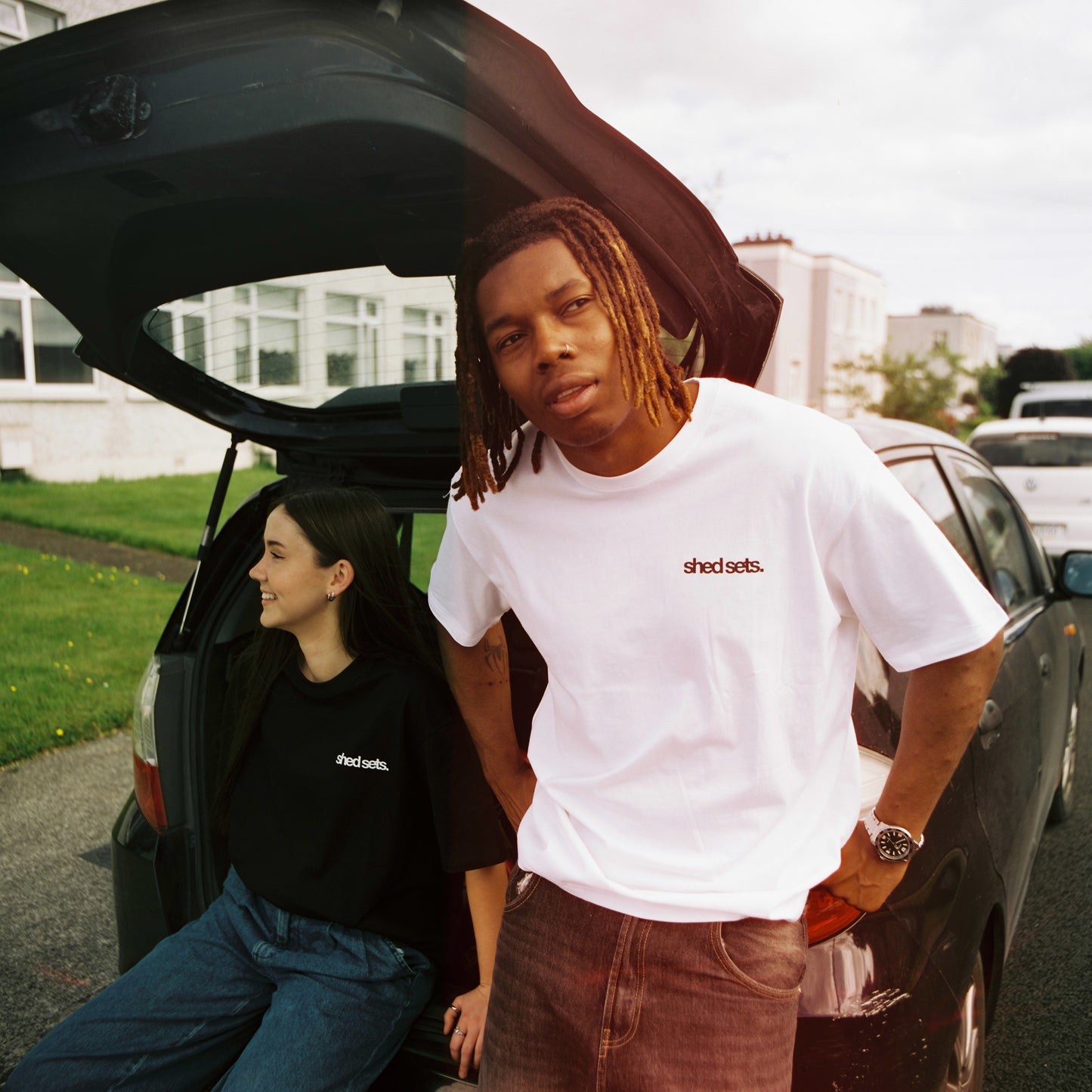 Shed Sets Graphic T-shirt (WHITE)
